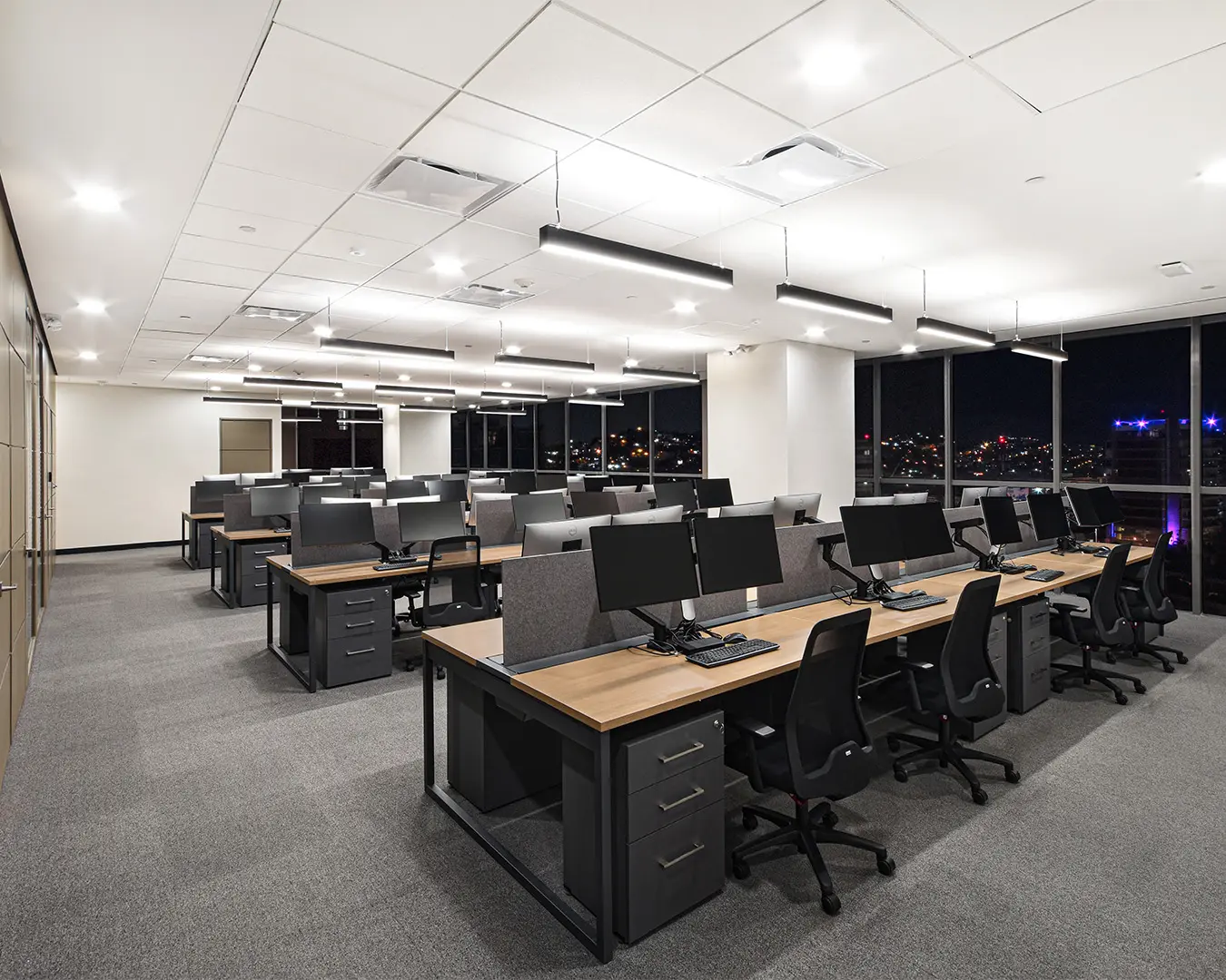 Área de coworking en proyecto Fitch de Moetti MTY